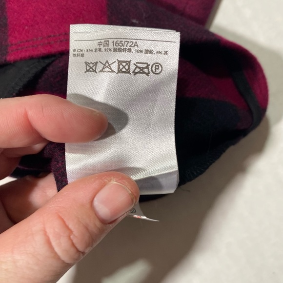 🦋🦄Gap Recycle Wool Red & Black Plaid With Zipper Front pockets mini skirt. 8 - Picture 9 of 12